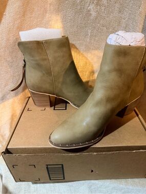 Ermonn Tan Ankle Boots - Stylish Block Heel size 9.5 New
